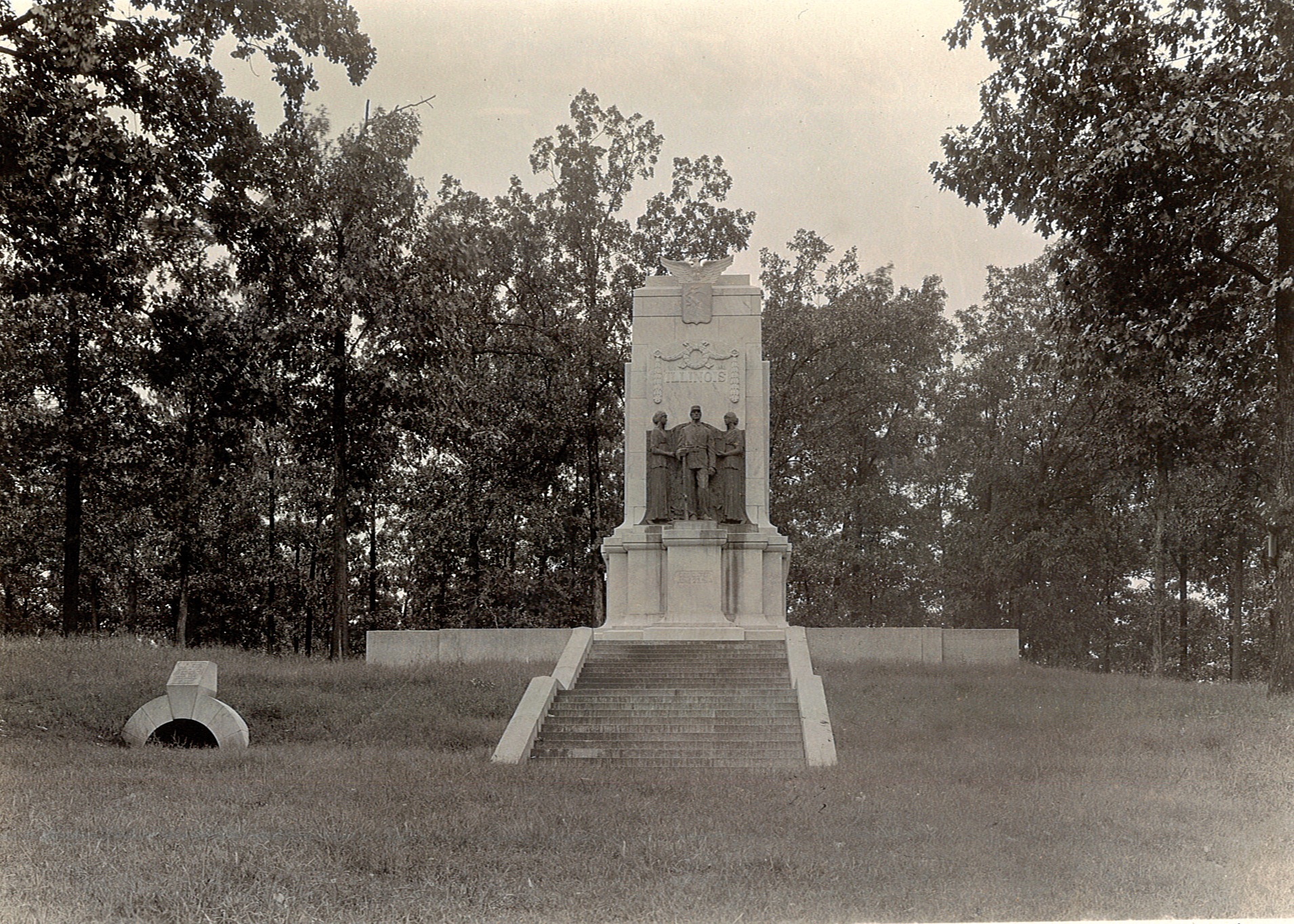 Illinois Mounument at Cheatham Hill